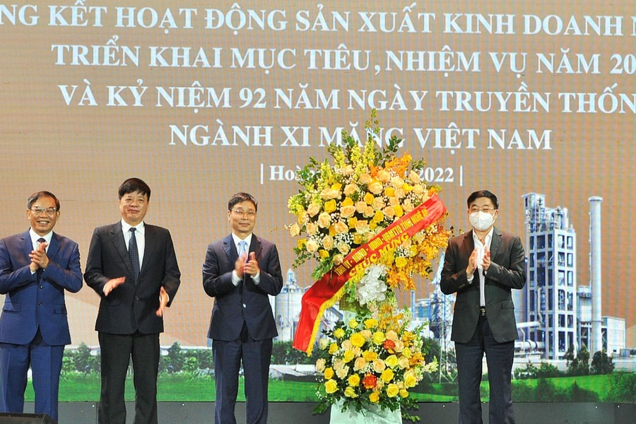 Phát huy tốt vai trò trụ cột, dẫn dắt thị trường của ngành xi măng Việt Nam