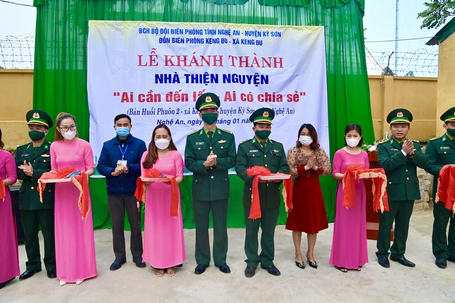 Đồn Biên phòng Keng Đu khánh thành ngôi nhà thiện nguyện 'Ai cần đến lấy - Ai có sẻ chia'