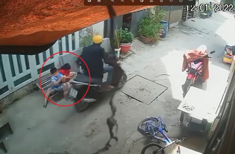 Truy xét đối tượng cướp điện thoại của đứa trẻ đang học online