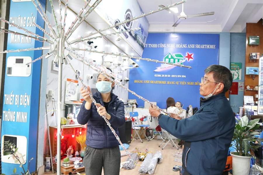 Đèn Led hiệu ứng pháo hoa 'hút' người mua