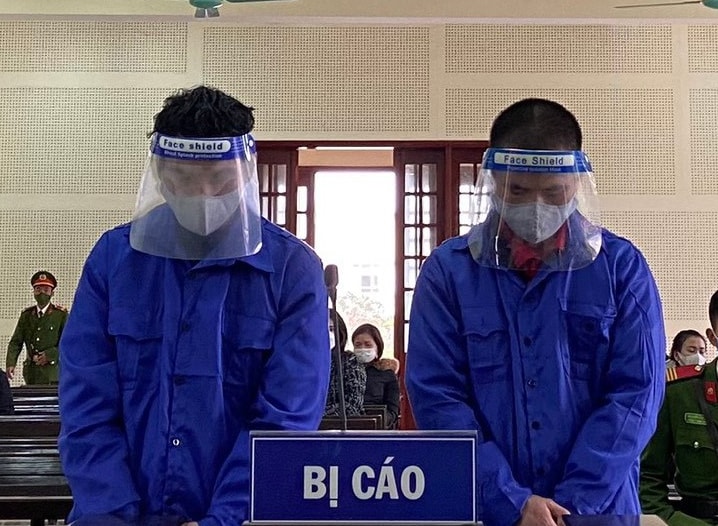 Đôi bạn phân công nhận và vận chuyển ma túy cùng lĩnh án chung thân