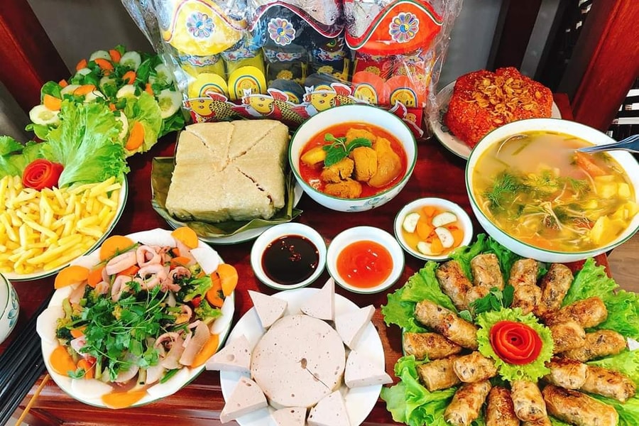 Mâm cỗ cúng ông Táo nấu sẵn ‘đắt' khách