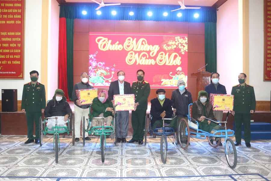 Quân khu 4 chúc Tết tại Trung tâm, Khu Điều dưỡng thương binh Nghệ An