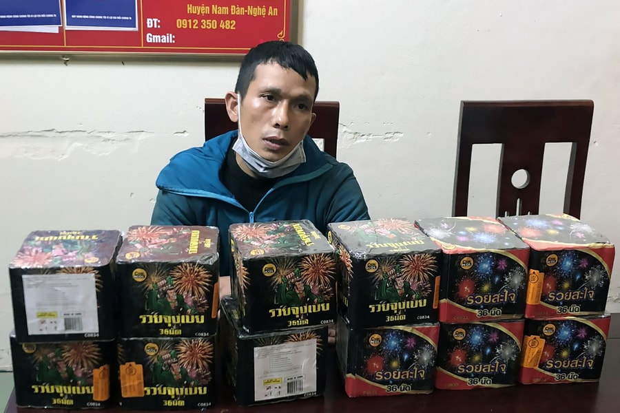 Bắt quả tang đối tượng tàng trữ 17kg pháo