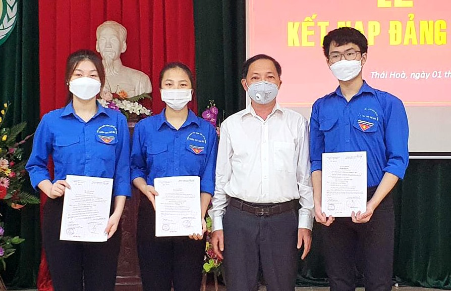 Nghệ An: Đôn đốc công tác kết nạp đảng viên 