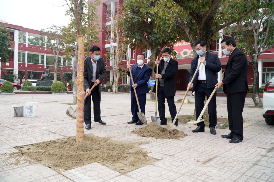 Ngành Giáo dục phát động Tết trồng cây gắn với xây dựng trường học xanh, sạch, đẹp