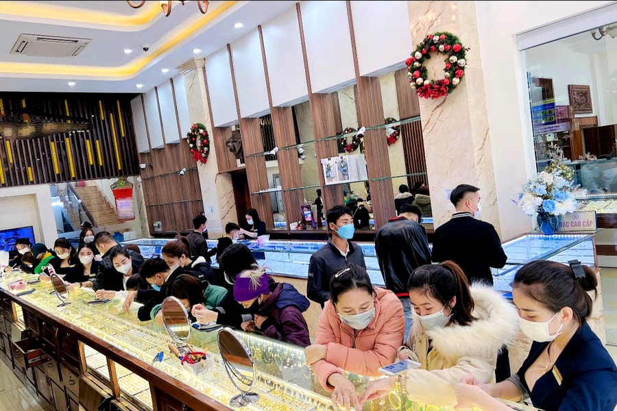 Sáng 8/2, giá vàng ở Nghệ An tăng vọt, thị trường sát ngày Vía Thần Tài hết sức sôi động
