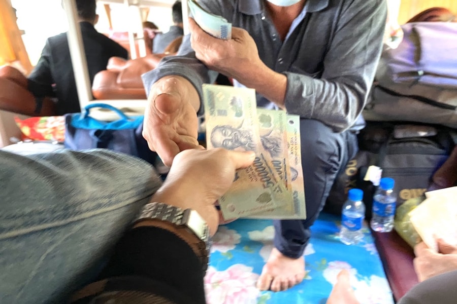 Nghệ An: Xuất hiện tình trạng 'nhồi nhét' khách, tăng giá vé sau Tết 