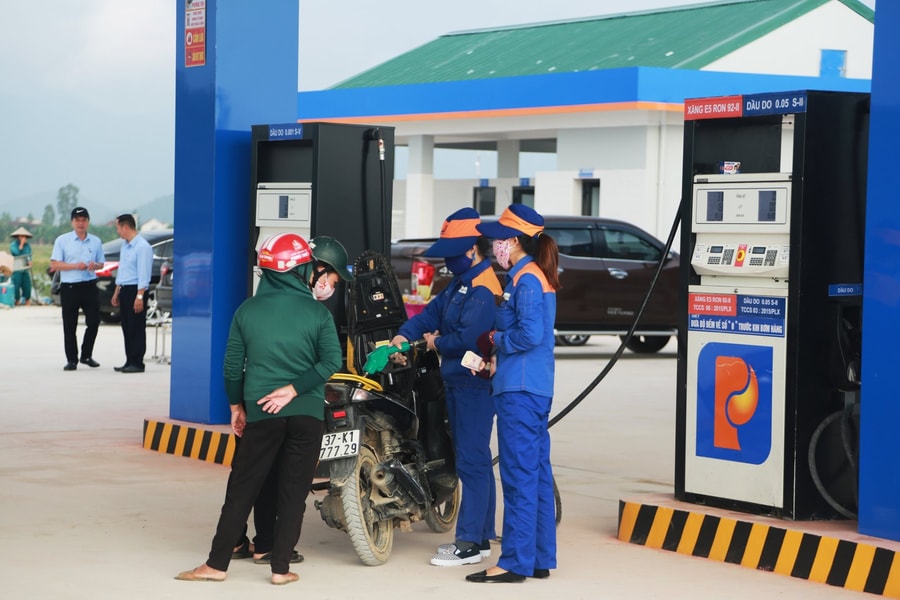 Nghệ An không có cửa hàng, cây xăng đóng cửa vì thiếu nguồn cung