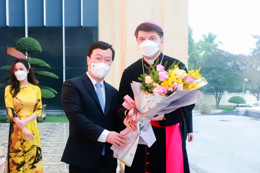 Lãnh đạo tỉnh Nghệ An tiếp xã giao đại diện Tòa thánh Vatican không thường trú tại Việt Nam