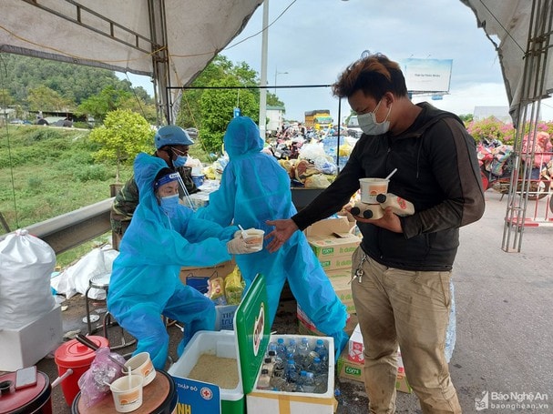 Nghệ An phân bổ hơn 700 tấn gạo cho người dân thiếu đói vì ảnh hưởng của Covid-19