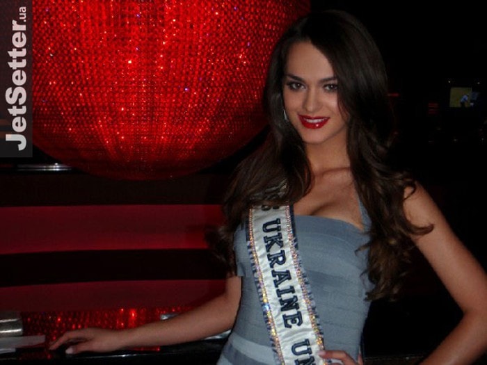 Tiết lộ về cuộc sống sang chảnh tại Mỹ của Hoa hậu đẹp nhất Ukraine