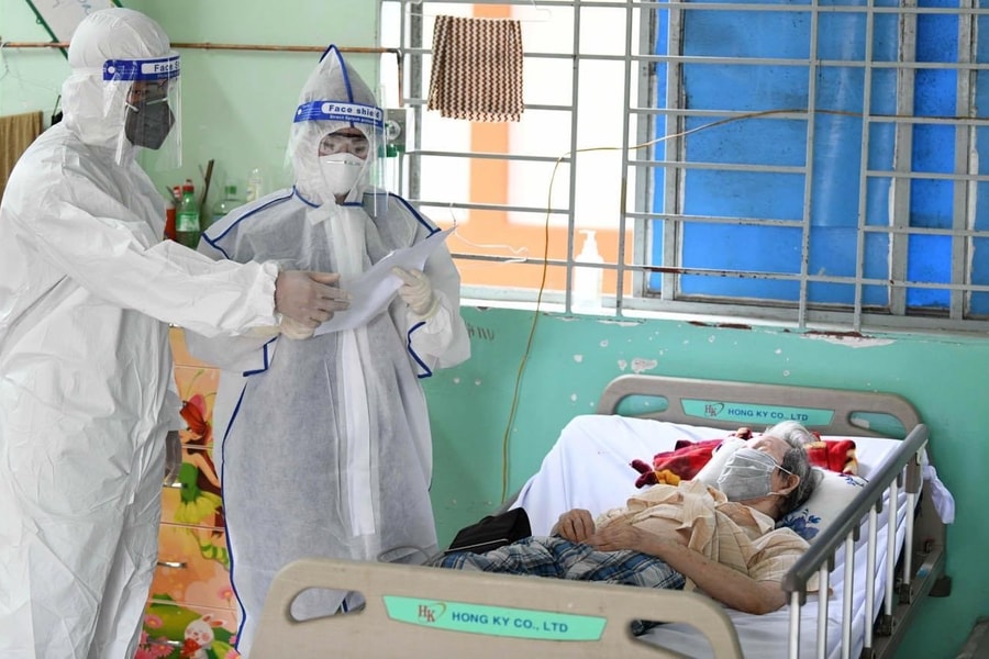 Tôn vinh nữ 'chiến sỹ' áo trắng