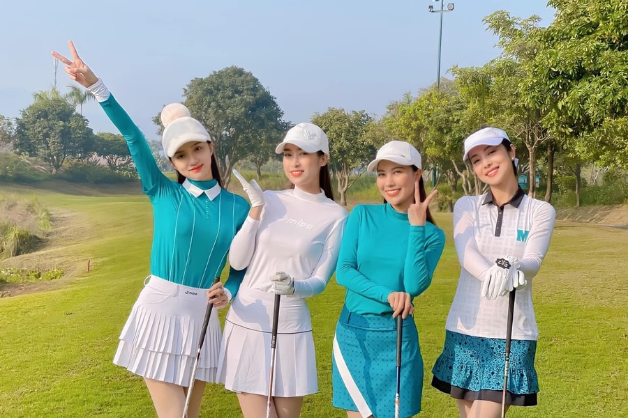 Đỗ Mỹ Linh liên tục check-in trên sân golf với những set đồ gợi cảm