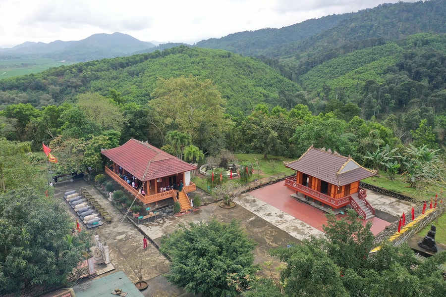 Lên đất Quế thăm đền thiêng