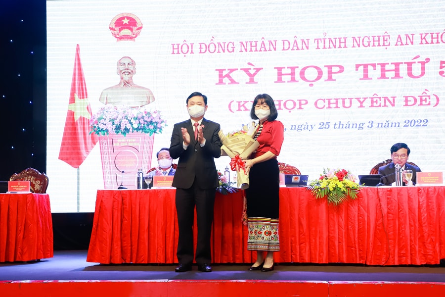 Bà Quế Thị Trâm Ngọc được bầu giữ chức Phó trưởng Ban Dân tộc HĐND tỉnh Nghệ An