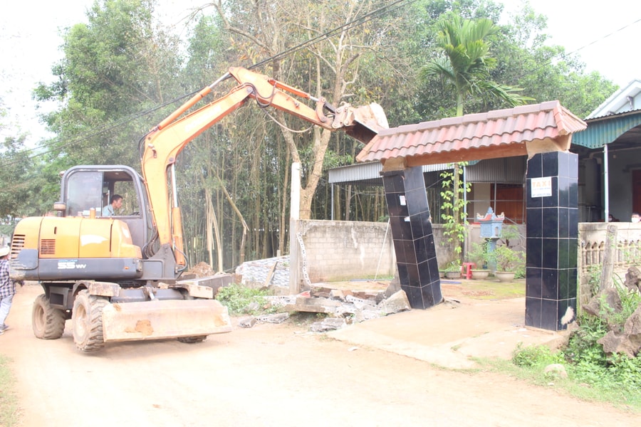 Xóm đồng bào dân tộc thiểu số ở Nghĩa Đàn tiên phong hiến đất mở đường 