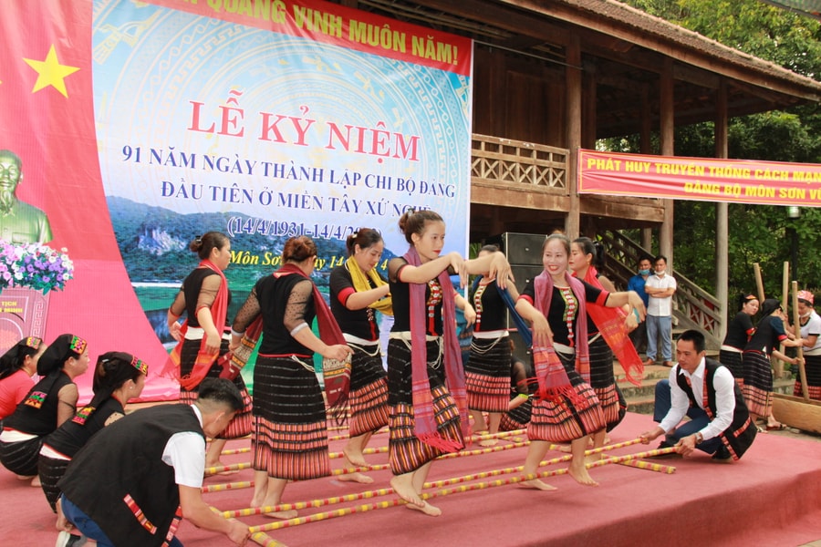 Lễ hội Môn Sơn - Lục Dạ kỷ niệm 91 năm thành lập Chi bộ Đảng đầu tiên ở miền Tây Nghệ An 