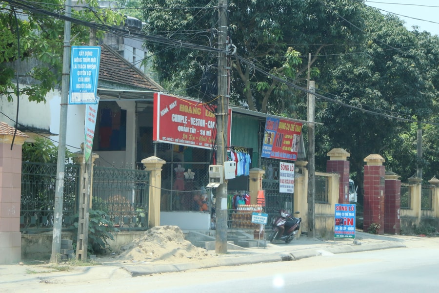 Hàng nghìn mét vuông đất vàng để hoang tại trung tâm huyện Nam Đàn