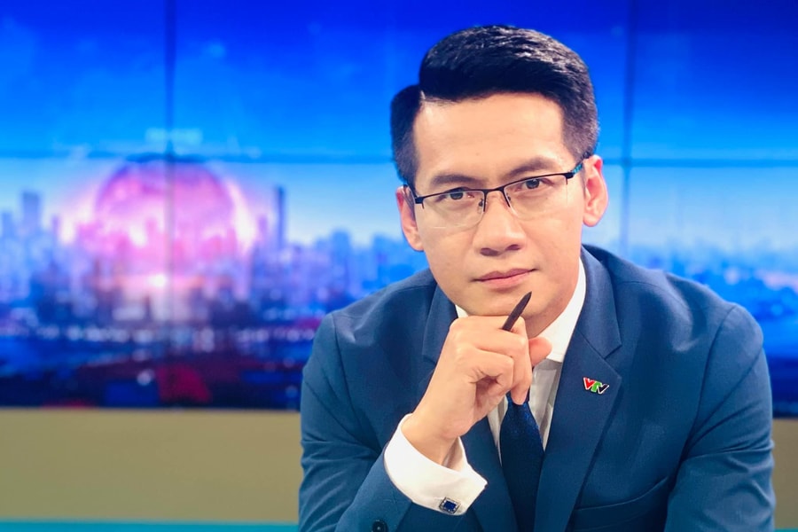 Vẻ điển trai lịch lãm của BTV Tuấn Dương Thời sự 19h 