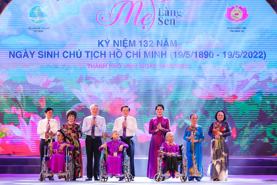 Lắng đọng Chương trình nghệ thuật 'Người mẹ Làng Sen'