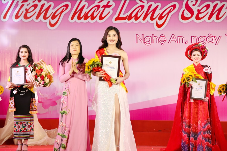 Người đẹp đến từ huyện Hưng Nguyên giành giải Nhất cuộc thi 'Sắc sen xứ Nghệ'