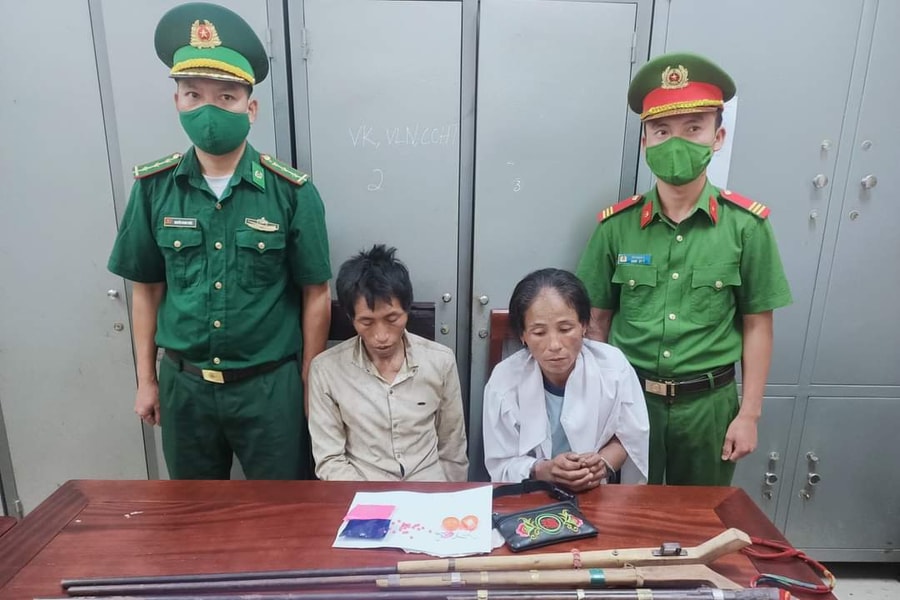 Trong 2 giờ bắt 2 vụ, 3 đối tượng tàng trữ, bán lẻ ma túy