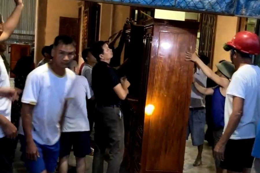 Nghệ An: Người dân hốt hoảng tháo chạy vì ‘hố tử thần’ xuất hiện dưới nền nhà