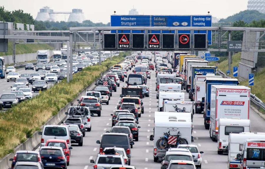 Châu Âu tiến tới cấm bán ô tô chạy xăng, dầu từ năm 2035