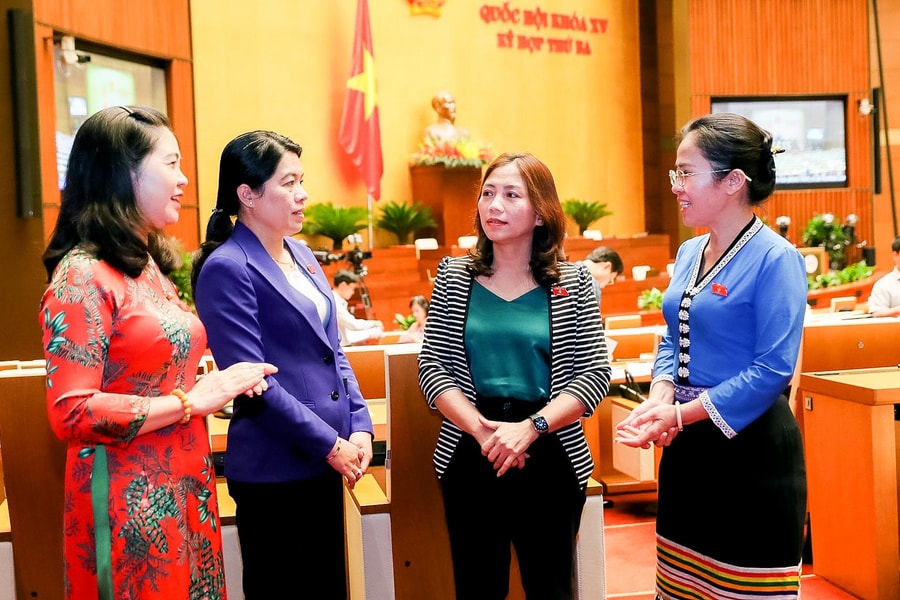 Đại biểu Hoàng Thị Thu Hiền: Không ít người cho rằng chồng 'dạy' vợ, bố mẹ 'roi vọt' với con cái là chuyện bình thường