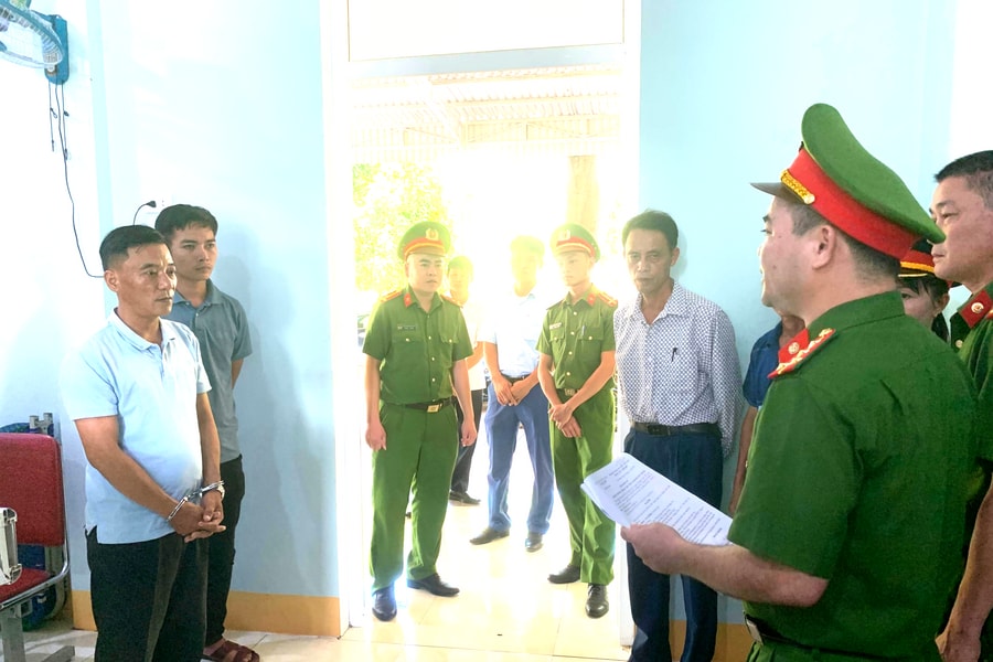 Khởi tố cán bộ địa chính xã chiếm đoạt tiền của dân