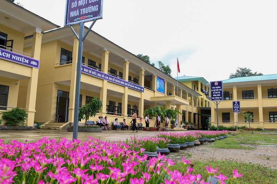 Người dân Tương Dương đóng góp trên 18 nghìn ngày công làm đường giao thông nông thôn