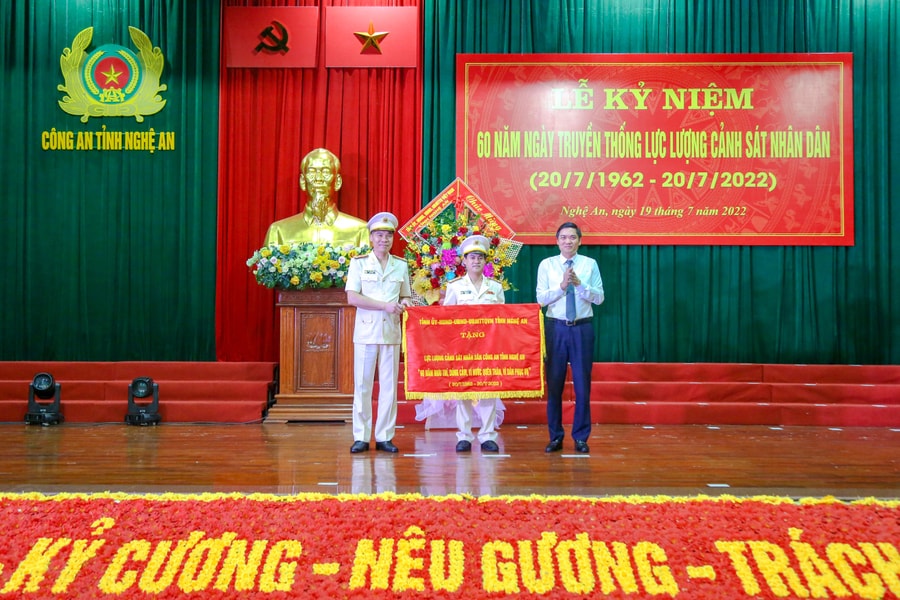 Xây dựng lực lượng Cảnh sát Công an Nghệ An trong sạch, vững mạnh