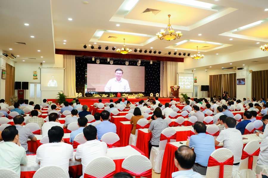 Phân công, phân nhiệm, xây dựng lộ trình thực hiện rõ ràng, sát thực tiễn để đưa Nghị quyết Trung ương 5, khóa XIII sớm đi vào cuộc sống