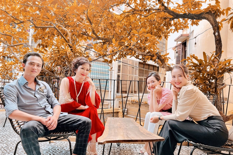 Doãn Quốc Đam lần đầu chia sẻ ảnh với Hồng Diễm trong phim mới