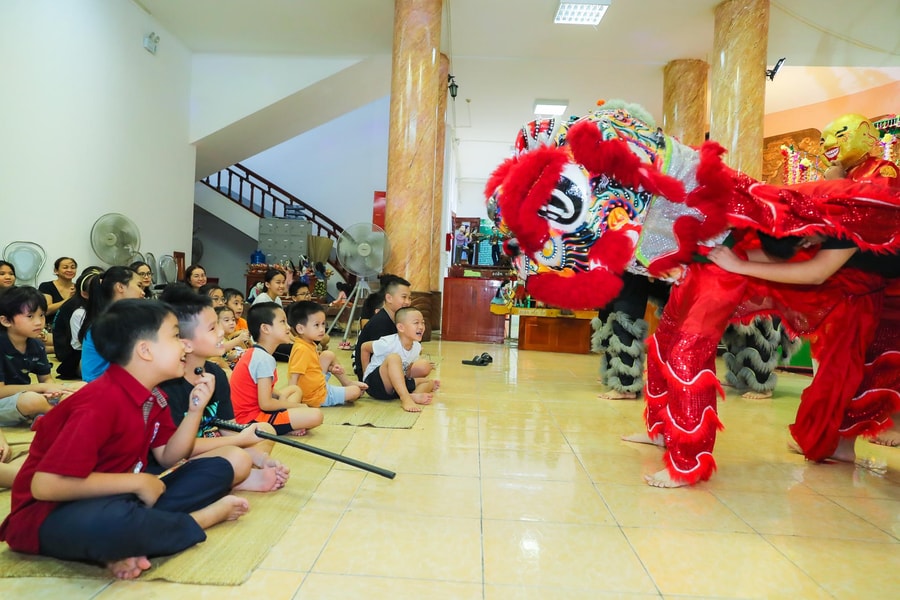 Báo Nghệ An tổ chức Tết Trung thu cho các cháu thiếu nhi