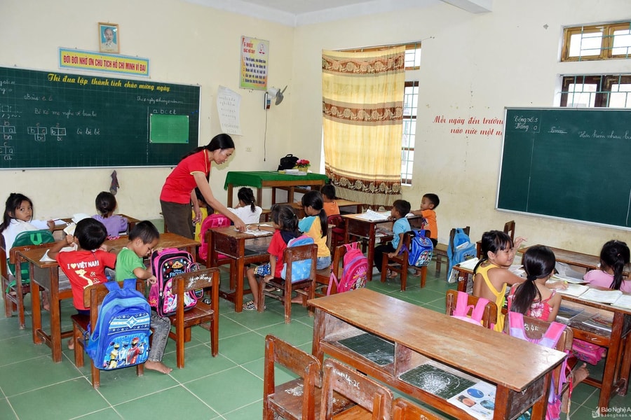 Lớp học đặc biệt ở khu tái định cư của tộc người Đan Lai