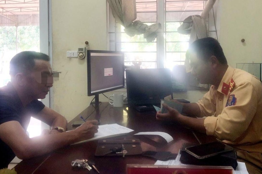 Đã xác minh được tài xế ô tô con đi sai làn đường ở thành phố Vinh