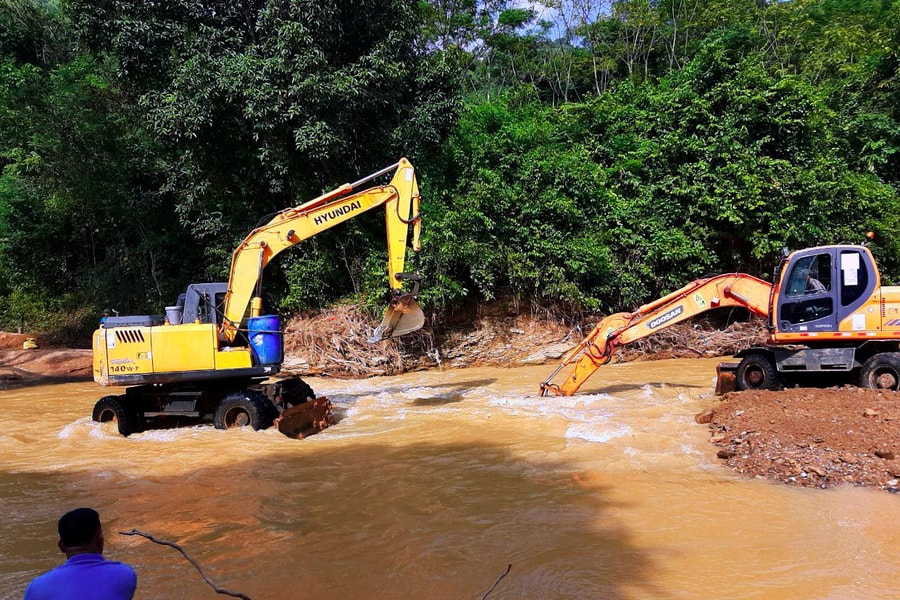 Kỳ Sơn nỗ lực thông đường đến các xã sau mưa lũ
