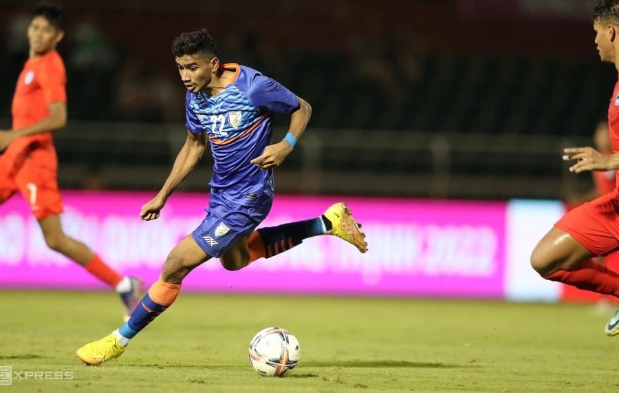 Việt Nam sáng cửa vô địch giải giao hữu; Barca tìm cách chiêu mộ lại Messi