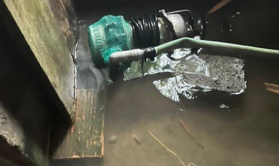 Mượn máy bơm về dọn nhà, người đàn ông ở thành phố Vinh bị điện giật tử vong