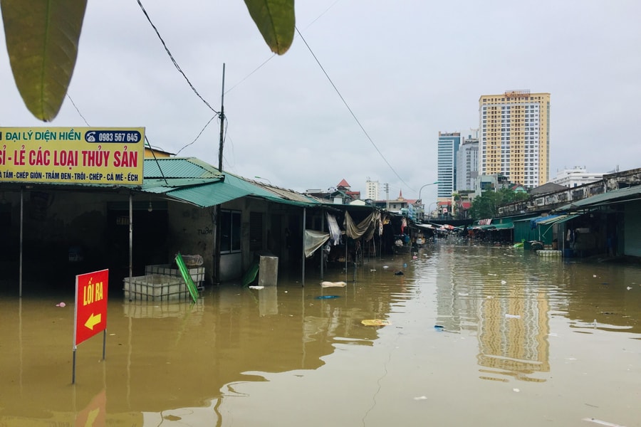 Đình phía Tây chợ Vinh bị ngập sâu