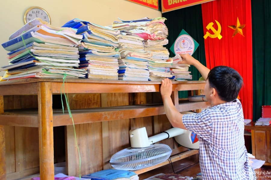 Học sinh vùng lũ Kỳ Sơn và nhiều địa phương đã đi học trở lại