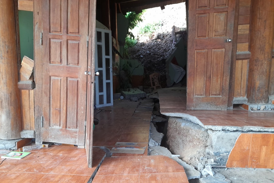 Sạt lở đất tiếp tục đe dọa nhiều hộ dân ở Kỳ Sơn 