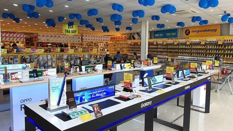 Trú mưa nhờ siêu thị, nhân thể trộm 130 chiếc điện thoại di động