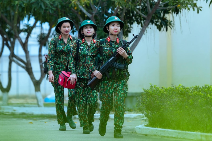 Những 'bông hồng thép' của lực lượng vũ trang quê Bác