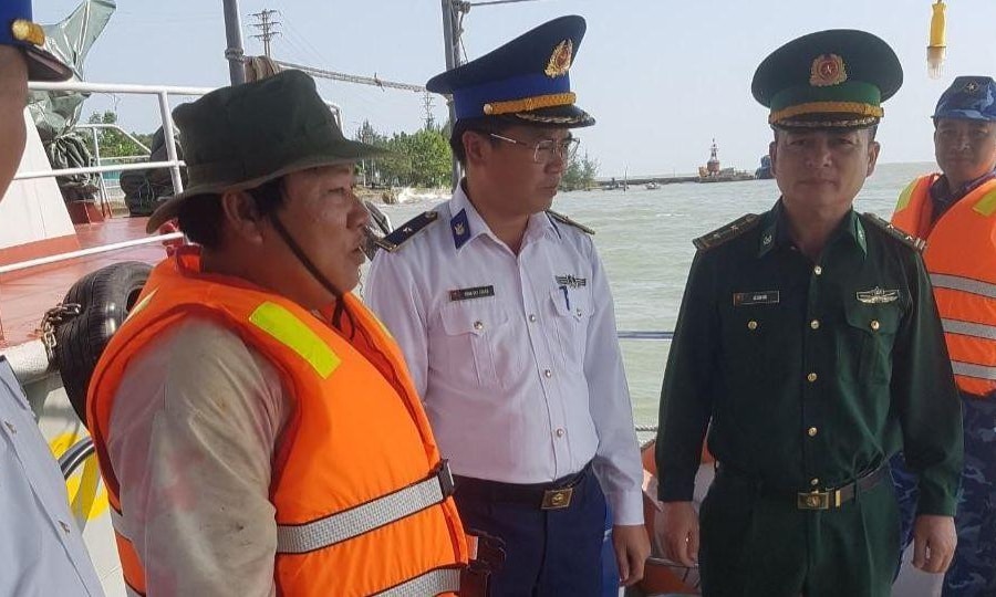 Kịp thời cứu nạn ngư dân có phương tiện bị trôi dạt trên biển