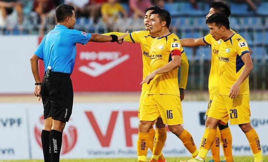 V- League và chuyện trọng tài... mượn 