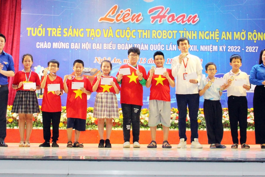 Trao giải cuộc thi Sáng tạo Robot tỉnh Nghệ An năm 2022 