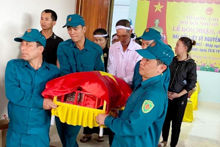 Thanh Chương tổ chức Lễ đón nhận và an táng hài cốt liệt sĩ về đất mẹ 